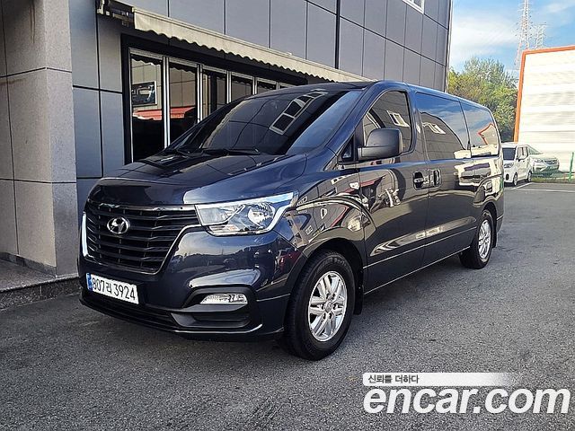 Hyundai Grand Starex Van 3-Seater Smart