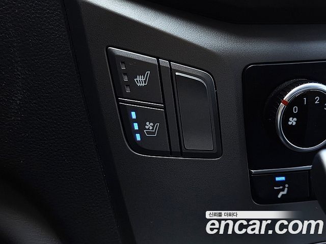 Hyundai Grand Starex Van 3-Seater Smart 2019 — фото 15