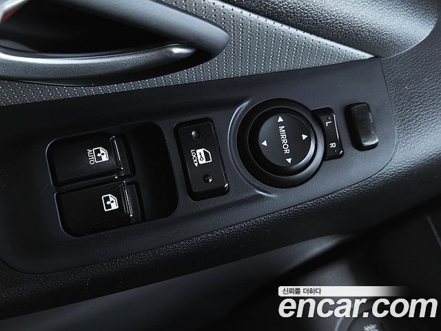 Hyundai Grand Starex Van 3-Seater Smart 2019 — фото 17