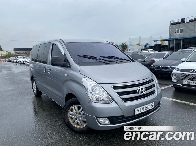 Hyundai Grand Starex 5-Seater VAN Smart