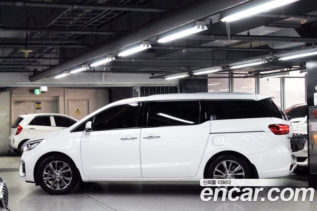 Kia Carnival 9-Seater Prstige 2020 — фото 4