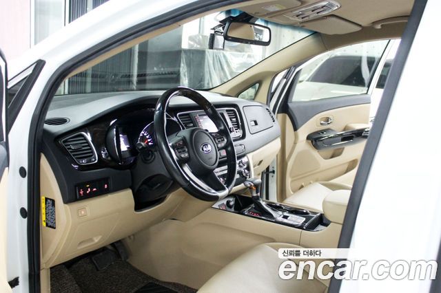 Kia Carnival 9-Seater Prstige 2020 — фото 8