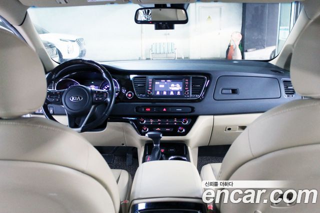 Kia Carnival 9-Seater Prstige 2020 — фото 9