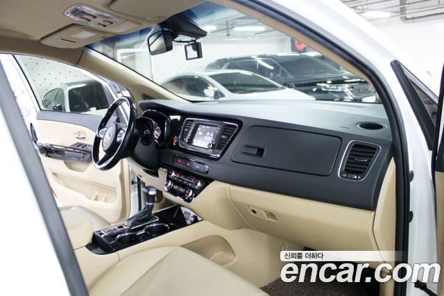 Kia Carnival 9-Seater Prstige 2020 — фото 10