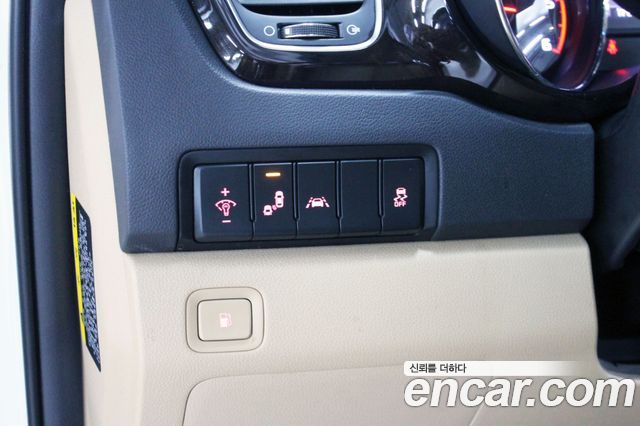 Kia Carnival 9-Seater Prstige 2020 — фото 17