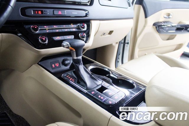 Kia Carnival 9-Seater Prstige 2020 — фото 20