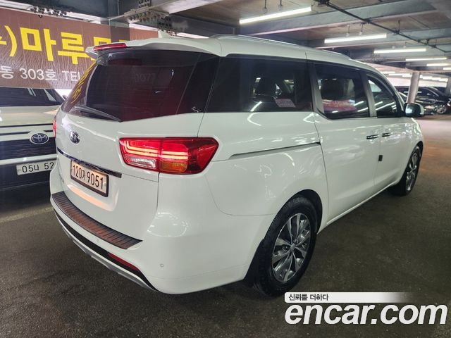 Kia Carnival 9-seater Luxury 2018 — фото 4