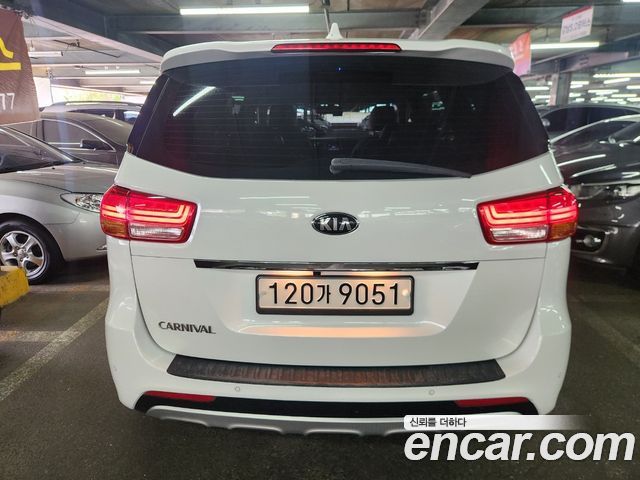 Kia Carnival 9-seater Luxury 2018 — фото 5