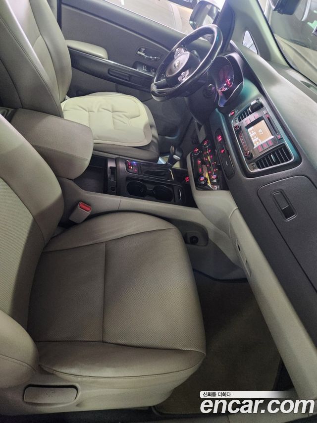 Kia Carnival 9-seater Luxury 2018 — фото 10