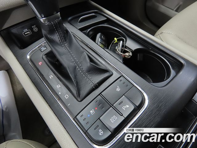 Kia Carnival 9-seater Luxury 2018 — фото 23