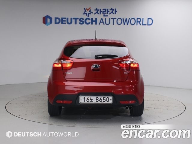 Kia Pride 1.6 GDI Hatchback Prestige 2014 — фото 4