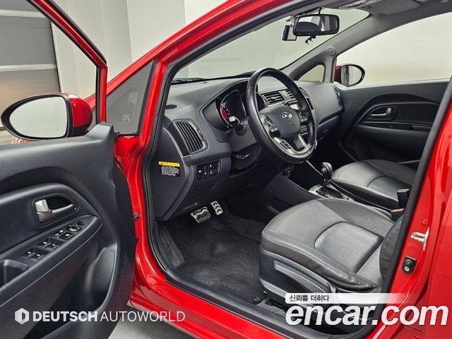 Kia Pride 1.6 GDI Hatchback Prestige 2014 — фото 18