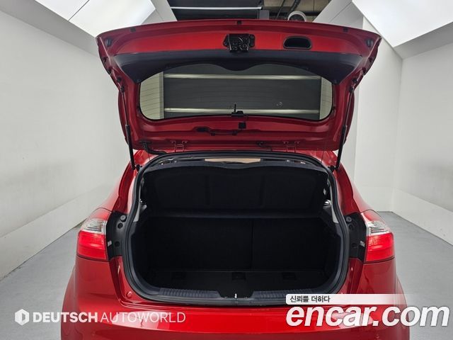 Kia Pride 1.6 GDI Hatchback Prestige 2014 — фото 22