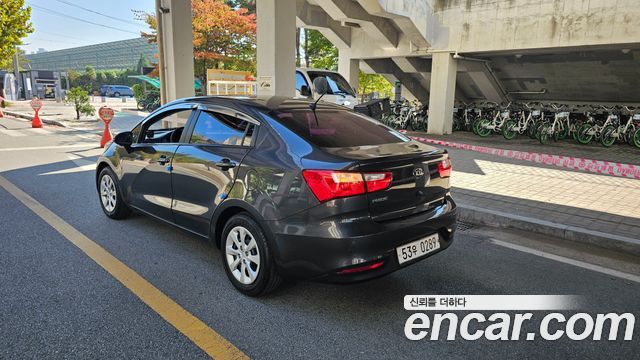 Kia Pride 4DR 1.4 MPI Deluxe 2017 — фото 6