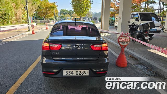 Kia Pride 4DR 1.4 MPI Deluxe 2017 — фото 7