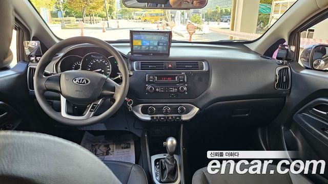 Kia Pride 4DR 1.4 MPI Deluxe 2017 — фото 8