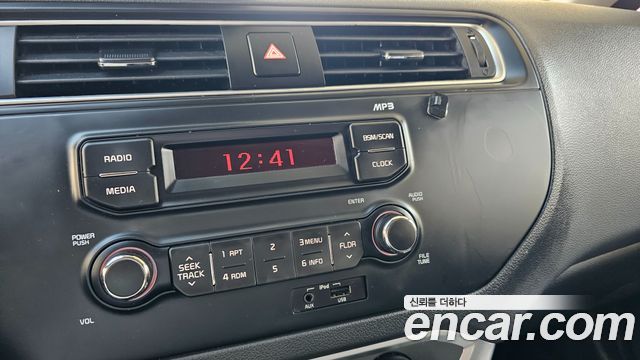 Kia Pride 4DR 1.4 MPI Deluxe 2017 — фото 19