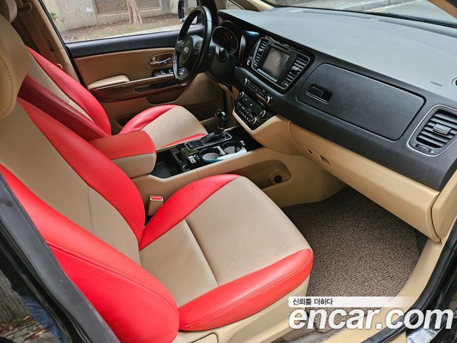 Kia Carnival 9-seater Hi-Limousine Prestige 2015 — фото 9