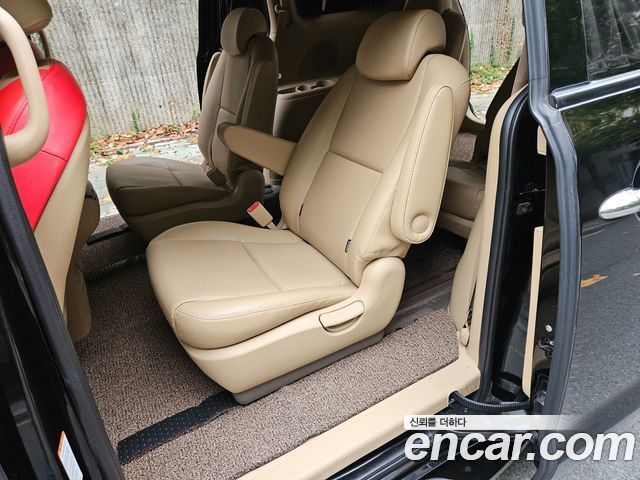 Kia Carnival 9-seater Hi-Limousine Prestige 2015 — фото 16