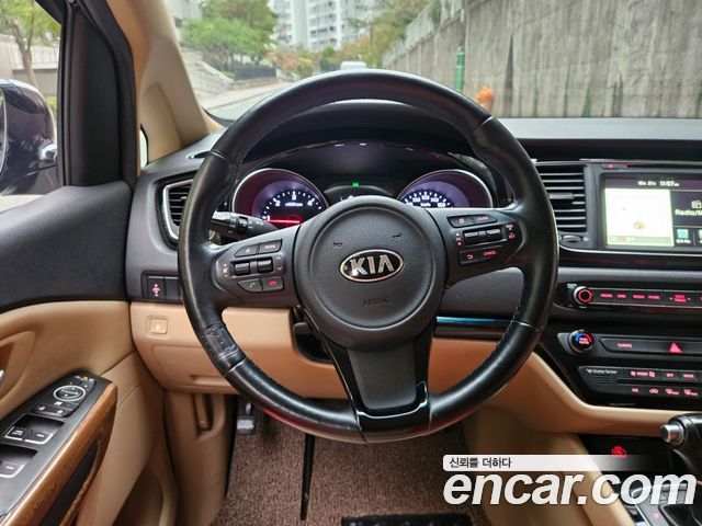 Kia Carnival 9-seater Hi-Limousine Prestige 2015 — фото 18