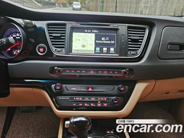 Kia Carnival 9-seater Hi-Limousine Prestige 2015 — фото 20