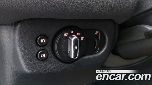 MINI Cooper Clubman Standard 2nd 2020 — фото 16