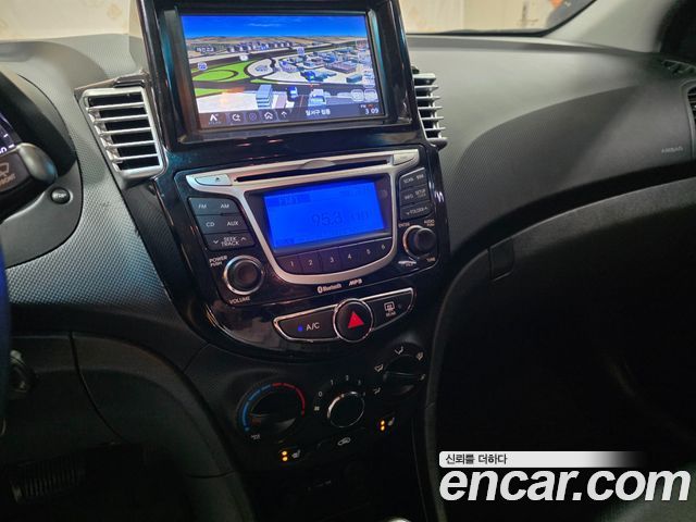 Hyundai Accent (New) 1.4 VVT Premier 2012 — фото 15