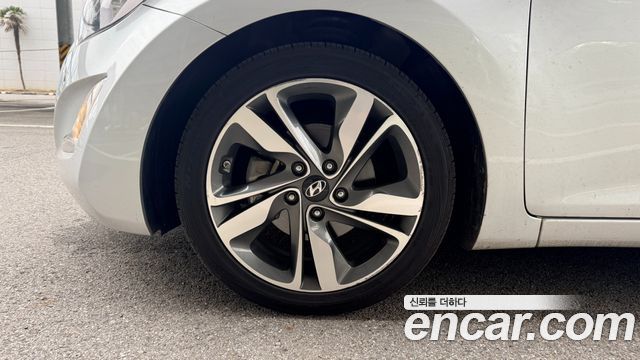 Hyundai Avante 1.6 GDi Premium Standard 2014 — фото 5