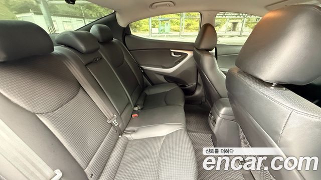 Hyundai Avante 1.6 GDi Premium Standard 2014 — фото 15
