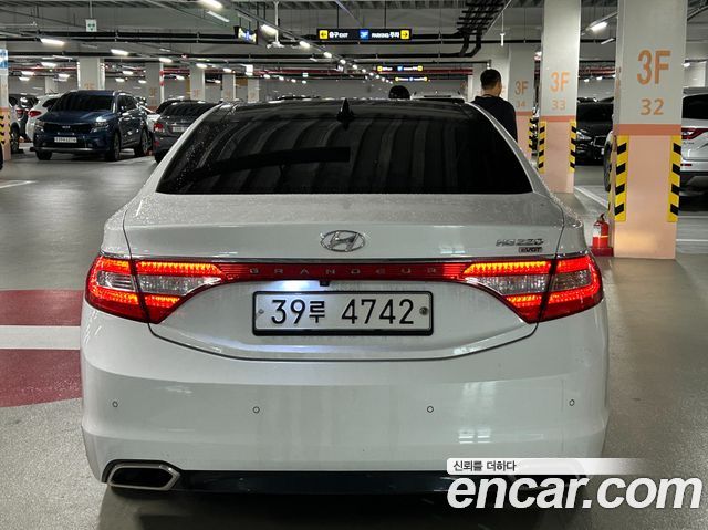 Hyundai Grandeur (HG) HG220 Diesel Premium 2015 — фото 3