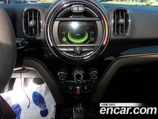MINI Cooper D Countryman Standard 2nd 2017 — фото 17