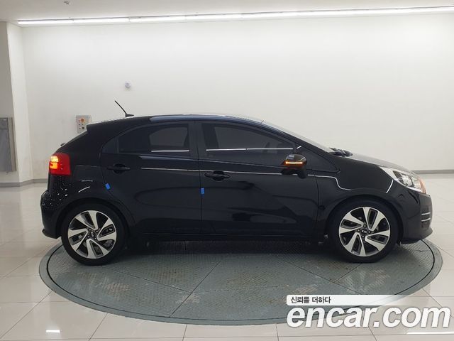 Kia Pride 5DR 1.6 GDI Prestige 2016 — фото 6