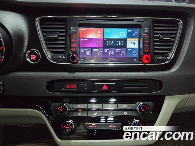 Kia Carnival 9-seater Luxury 2016 — фото 10