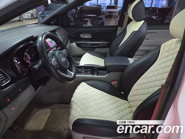 Kia Carnival 9-seater Luxury 2016 — фото 17