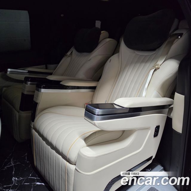 Kia Carnival (IV) HEV 9-Seater Hi-Limousine (Special vehicle) 2024 — фото 10
