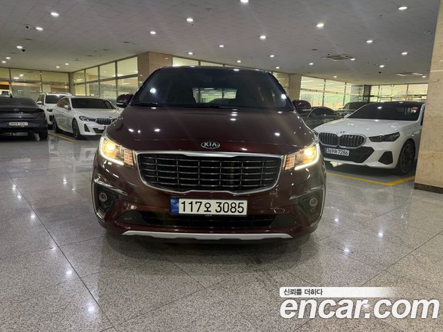 Kia Carnival 9-Seater Luxury 2019 — фото 2