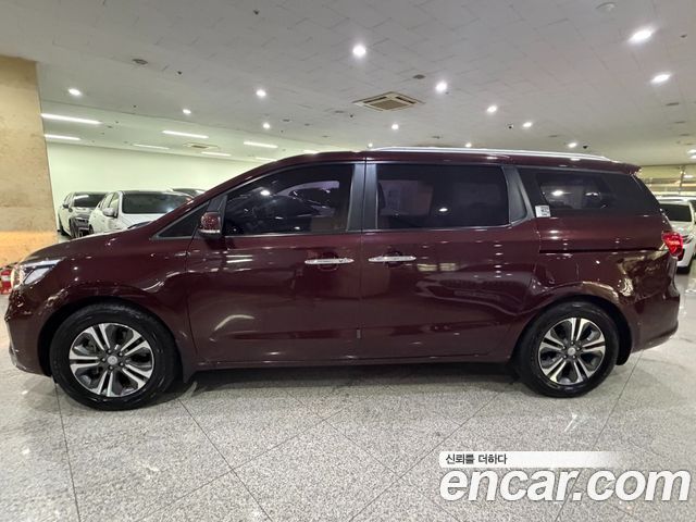 Kia Carnival 9-Seater Luxury 2019 — фото 3