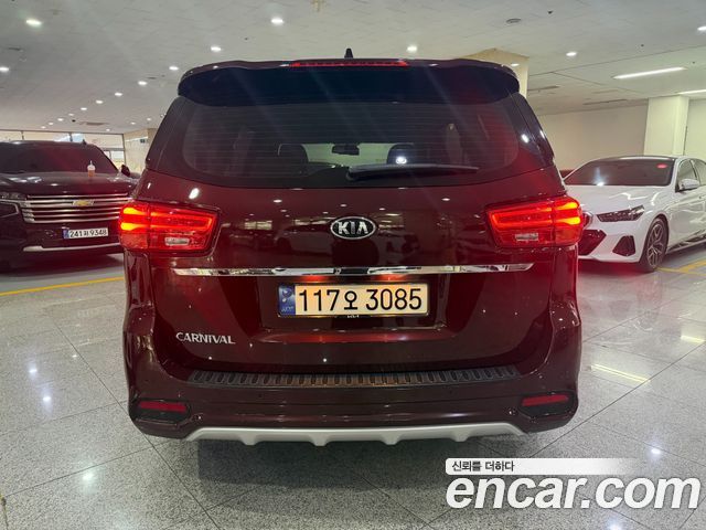 Kia Carnival 9-Seater Luxury 2019 — фото 4