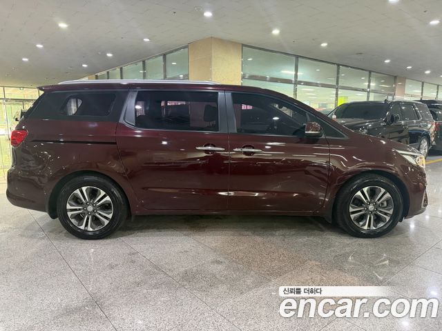 Kia Carnival 9-Seater Luxury 2019 — фото 5