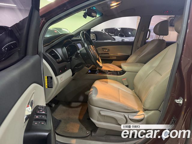 Kia Carnival 9-Seater Luxury 2019 — фото 6