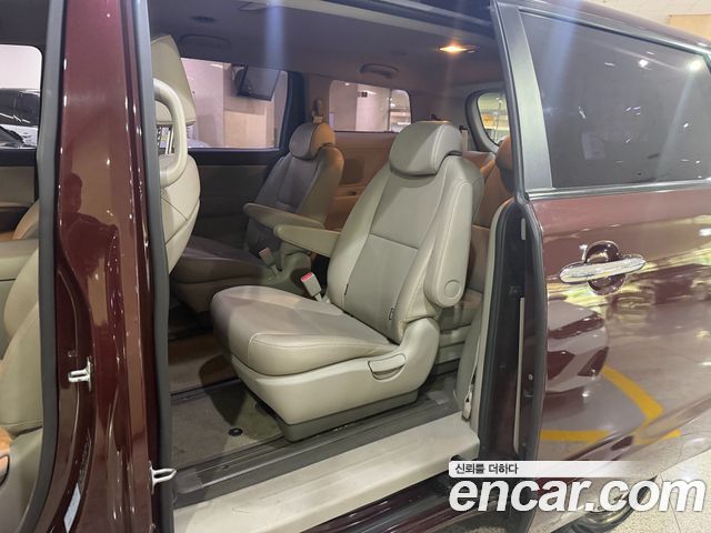 Kia Carnival 9-Seater Luxury 2019 — фото 7