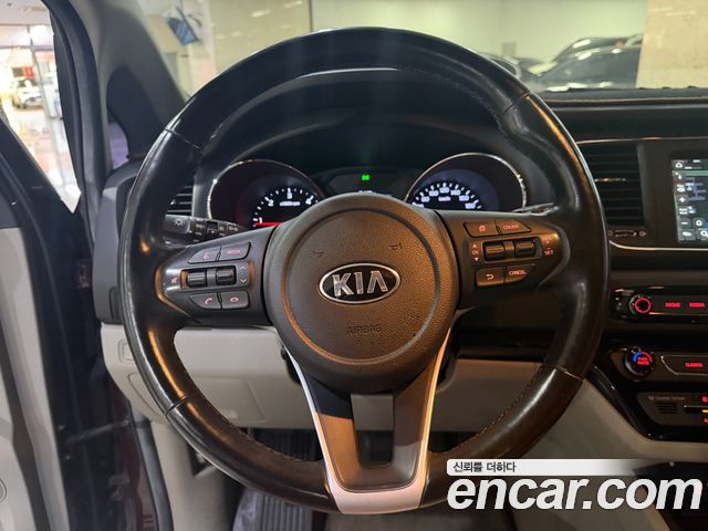 Kia Carnival 9-Seater Luxury 2019 — фото 10