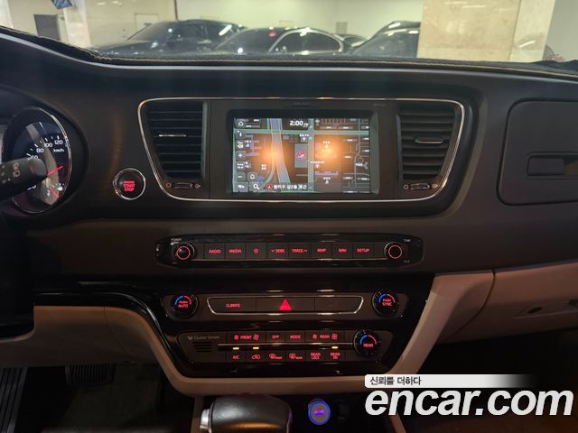 Kia Carnival 9-Seater Luxury 2019 — фото 16
