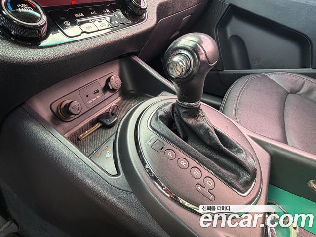 Kia Sportage R Diesel 2WD TLX Deluxe 2012 — фото 9