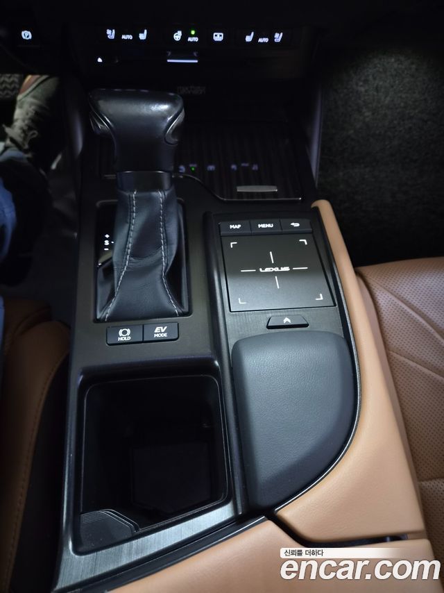 Lexus ES300h (VII) Executive 2019 — фото 10