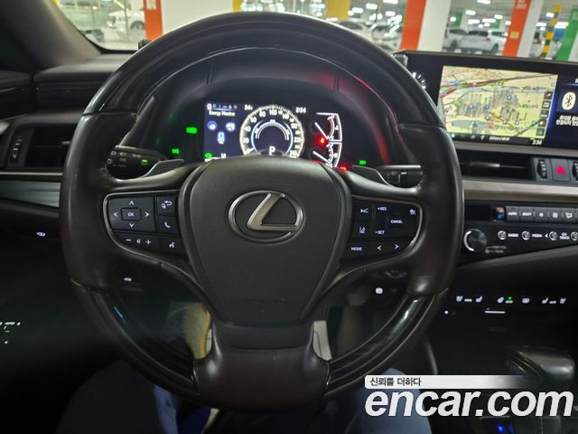 Lexus ES300h (VII) Executive 2019 — фото 15