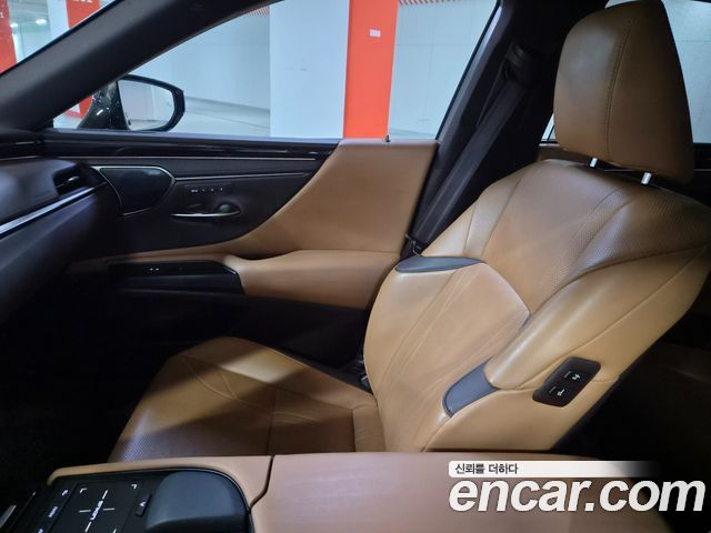 Lexus ES300h (VII) Executive 2019 — фото 19