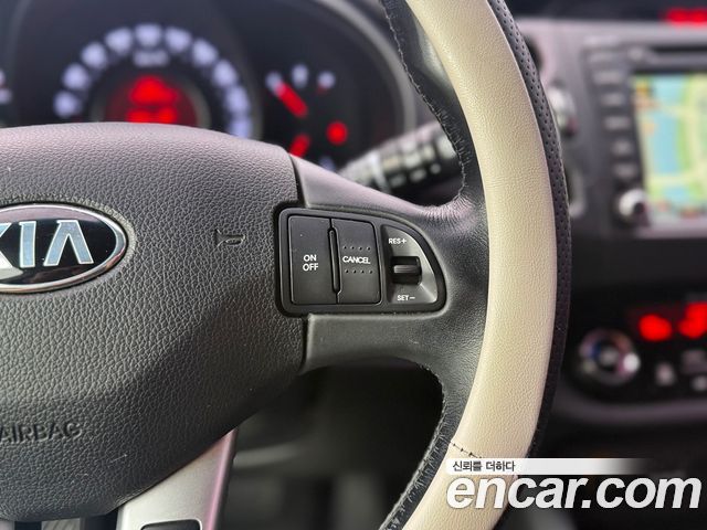 Kia Sportage R Diesel 2WD TLX High-Deluxe 2013 — фото 17