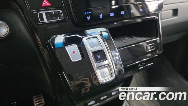 Hyundai Staria Lounge 9-Seater Prestige 2024 — фото 9