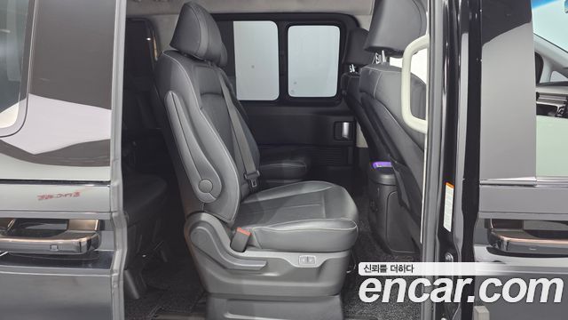 Hyundai Staria Lounge 9-Seater Prestige 2024 — фото 11